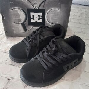 Like New In Box Boys 4Y DC Shoes "Gaveler" Black Sneakers
